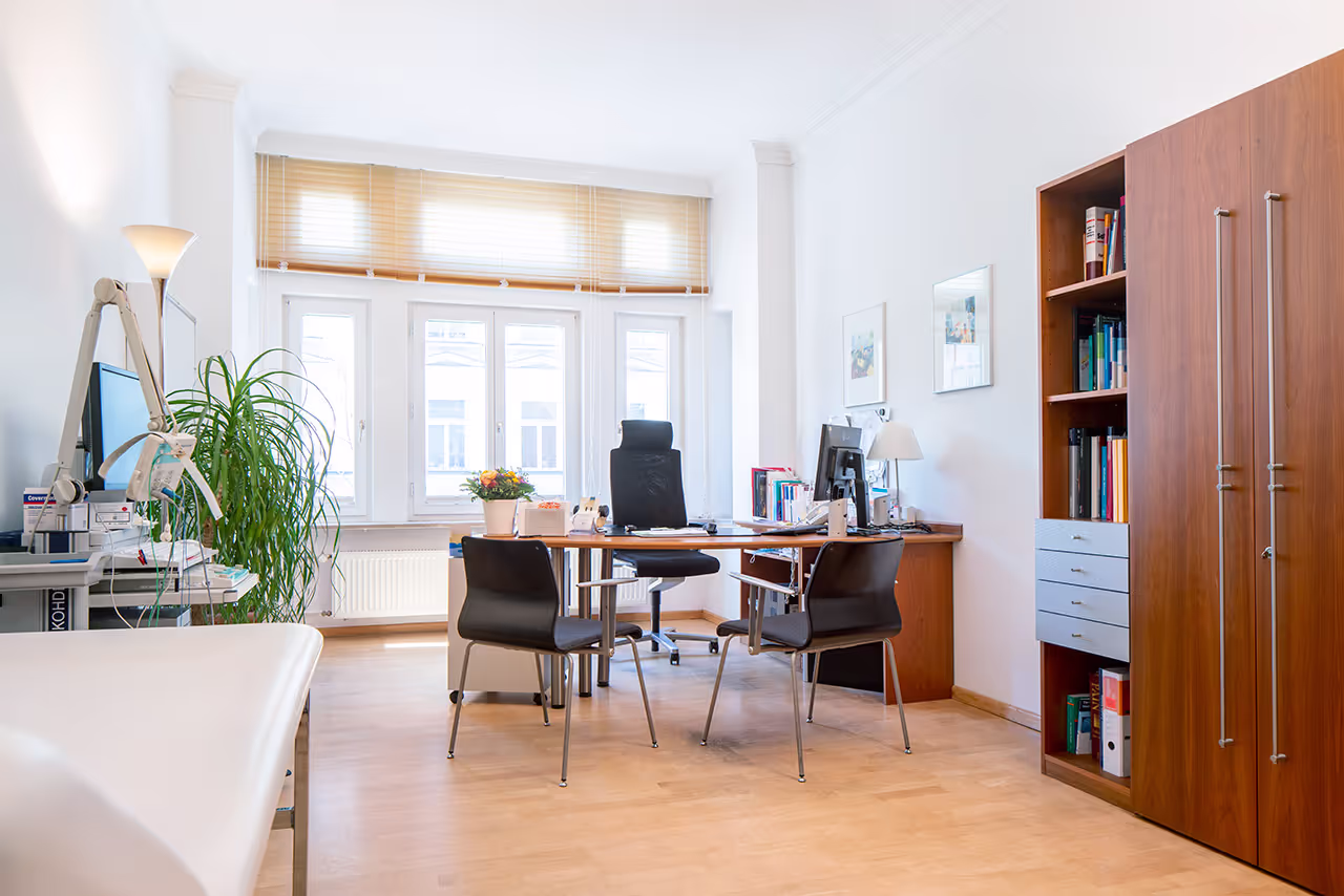 Sprechzimmer in der Praxis Karlbauer und Kollegen